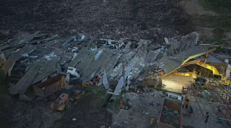 Sạt lở n&uacute;i r&aacute;c khổng lồ, 1 người tử vong, 38 người mất t&iacute;ch- Ảnh 3.