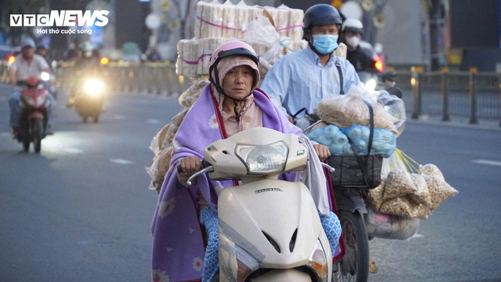 Chuy&ecirc;n gia: TP.HCM c&ograve;n 2-3 đợt lạnh từ nay đến Tết Nguy&ecirc;n đ&aacute;n 2026- Ảnh 3.
