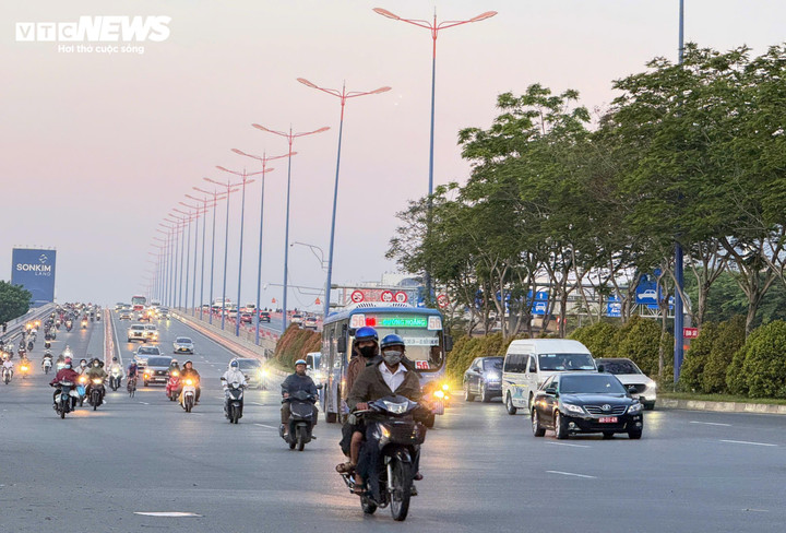 Chuy&ecirc;n gia: TP.HCM c&ograve;n 2-3 đợt lạnh từ nay đến Tết Nguy&ecirc;n đ&aacute;n 2026- Ảnh 1.