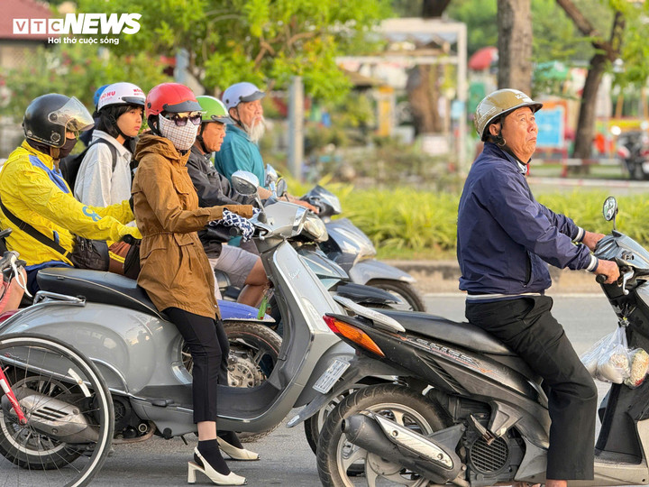 Chuy&ecirc;n gia: TP.HCM c&ograve;n 2-3 đợt lạnh từ nay đến Tết Nguy&ecirc;n đ&aacute;n 2026- Ảnh 2.