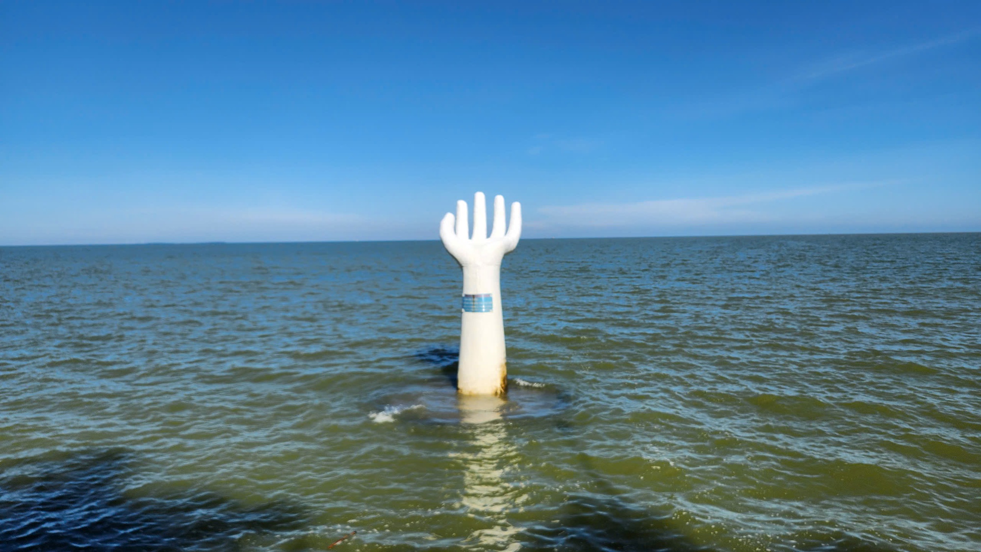 "X&oacute;a sổ" 5 b&agrave;n tay "khổng lồ" g&acirc;y tranh c&atilde;i ở biển Hải Tiến- Ảnh 3.