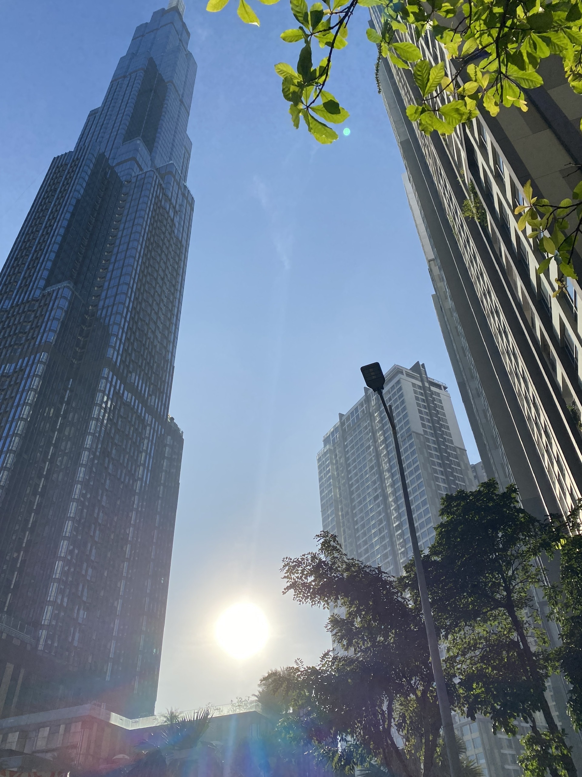 Nhiệt độ giảm sâu, người dân TP Hồ Chí Minh bảo vệ sức khỏe ra sao?- Ảnh 8. Nhiệt độ giảm sâu, người dân TP Hồ Chí Minh bảo vệ sức khỏe ra sao?- Ảnh 8.