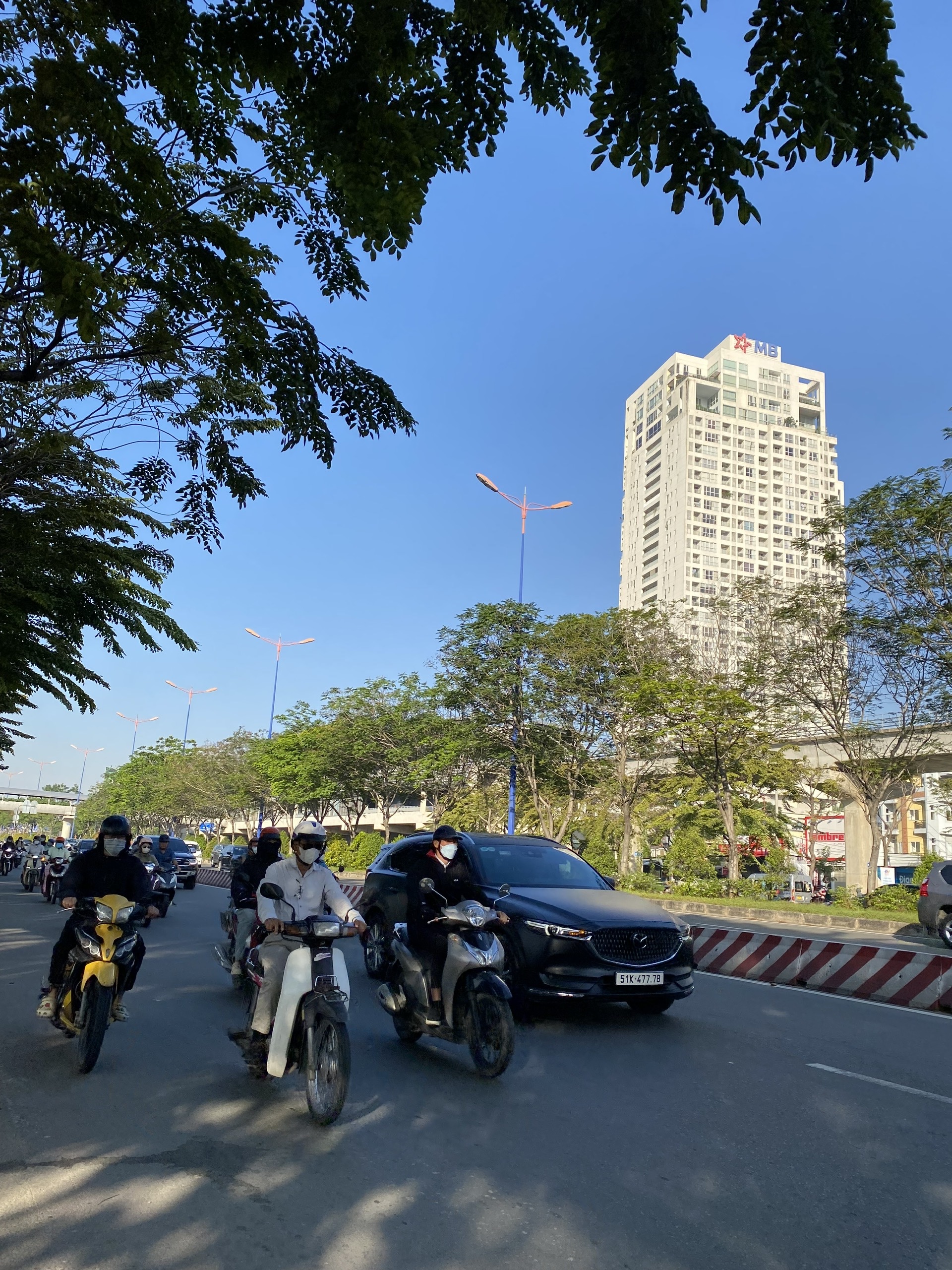 Nhiệt độ giảm sâu, người dân TP Hồ Chí Minh bảo vệ sức khỏe ra sao?- Ảnh 11. Nhiệt độ giảm sâu, người dân TP Hồ Chí Minh bảo vệ sức khỏe ra sao?- Ảnh 11.