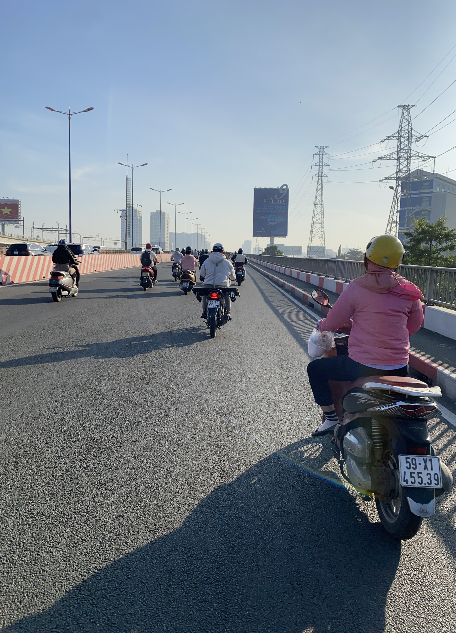 Nhiệt độ giảm sâu, người dân TP Hồ Chí Minh bảo vệ sức khỏe ra sao?- Ảnh 5. Nhiệt độ giảm sâu, người dân TP Hồ Chí Minh bảo vệ sức khỏe ra sao?- Ảnh 5.