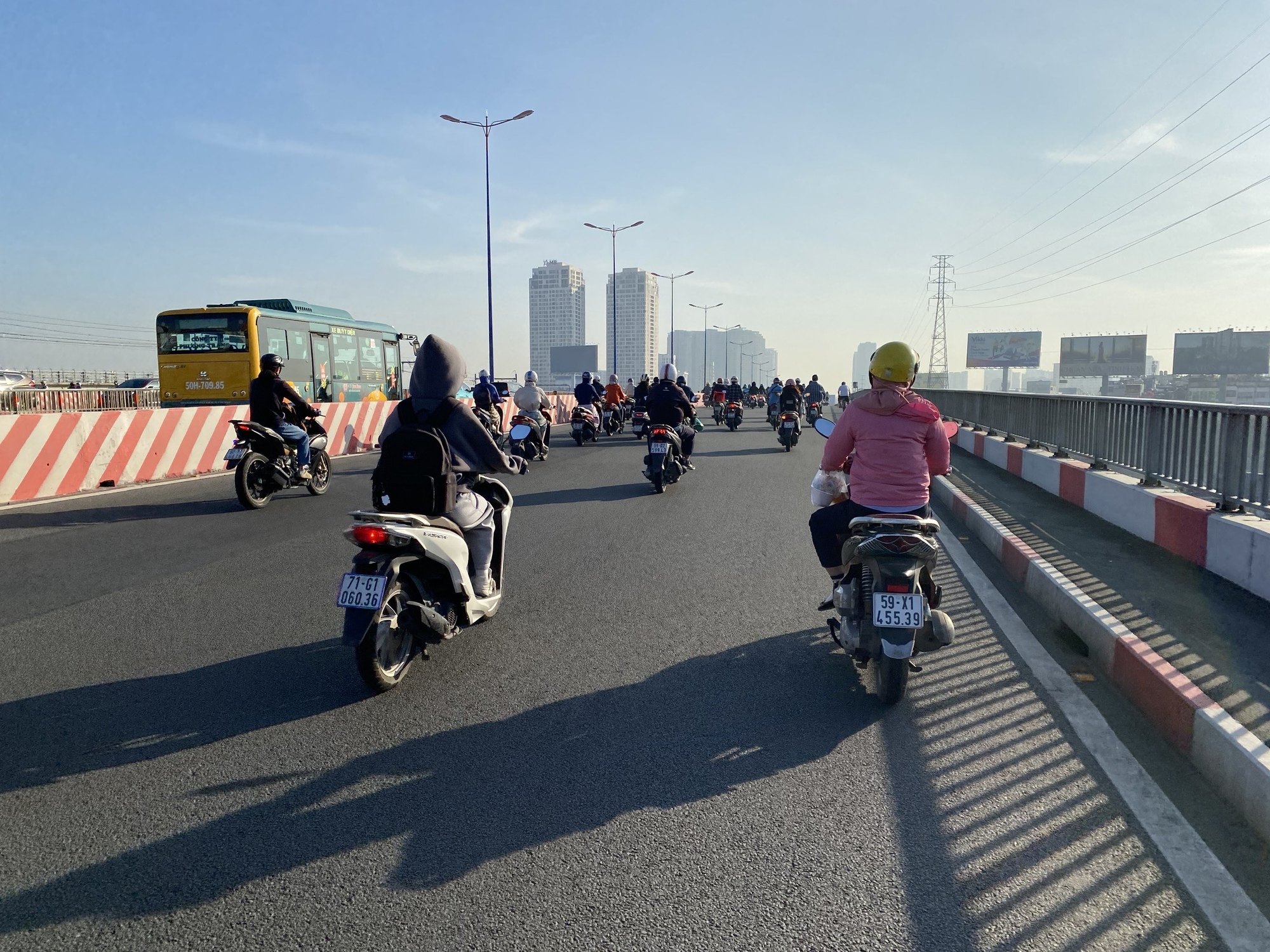 Nhiệt độ giảm sâu, người dân TP Hồ Chí Minh bảo vệ sức khỏe ra sao?- Ảnh 4. Nhiệt độ giảm sâu, người dân TP Hồ Chí Minh bảo vệ sức khỏe ra sao?- Ảnh 4.