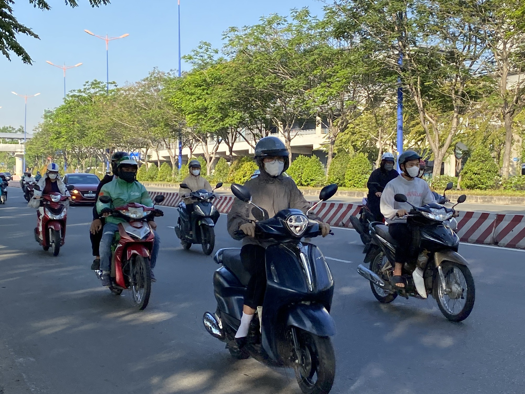 Nhiệt độ giảm sâu, người dân TP Hồ Chí Minh bảo vệ sức khỏe ra sao?- Ảnh 2. Nhiệt độ giảm sâu, người dân TP Hồ Chí Minh bảo vệ sức khỏe ra sao?- Ảnh 2.