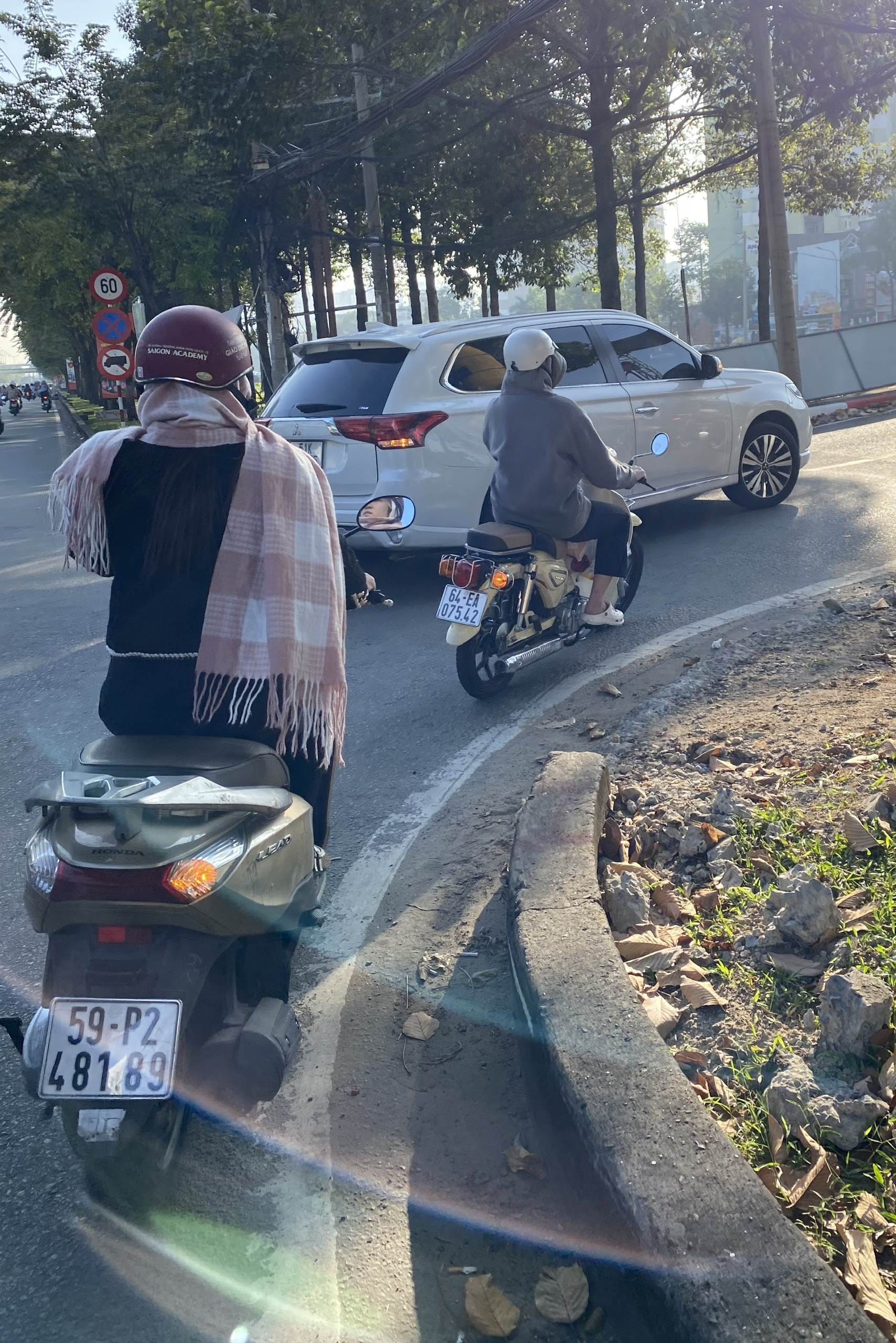 Nhiệt độ giảm sâu, người dân TP Hồ Chí Minh bảo vệ sức khỏe ra sao?- Ảnh 3. Nhiệt độ giảm sâu, người dân TP Hồ Chí Minh bảo vệ sức khỏe ra sao?- Ảnh 3.