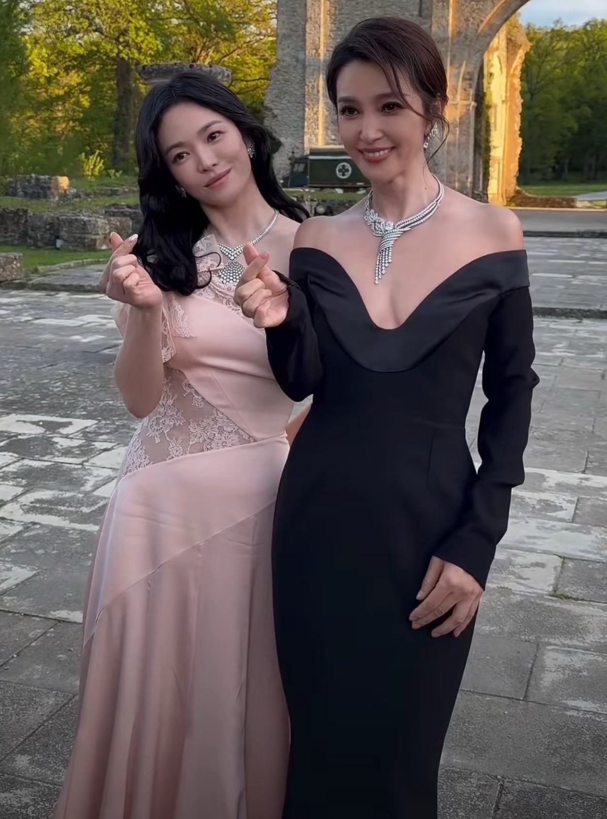 Những lần Song Hye Kyo chung khung h&igrave;nh với mỹ nh&acirc;n Cbiz: Lấn &aacute;t Triệu Vy nhưng lại thua Chương Tử Di, Ch&acirc;u Tấn- Ảnh 2.