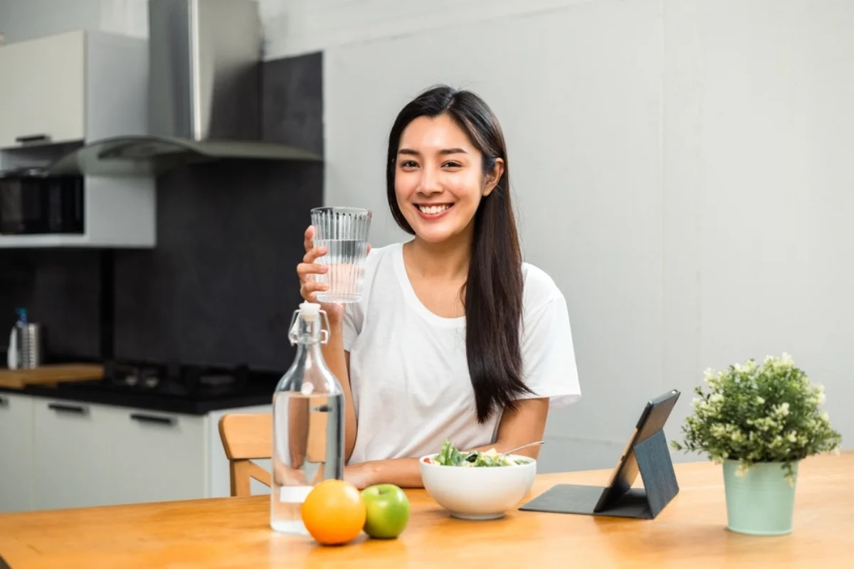 Uống nước cũng c&oacute; &ldquo;thời điểm v&agrave;ng&rdquo;: Người Nhật thử nghiệm c&aacute;ch uống nước trước bữa ăn, c&oacute; người giảm 4,3kg sau 3 th&aacute;ng - Ảnh 4.
