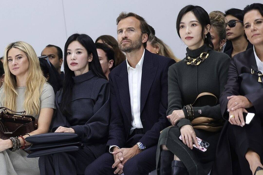 Những lần Song Hye Kyo chung khung h&igrave;nh với mỹ nh&acirc;n Cbiz: Lấn &aacute;t Triệu Vy nhưng lại thua Chương Tử Di, Ch&acirc;u Tấn- Ảnh 3.