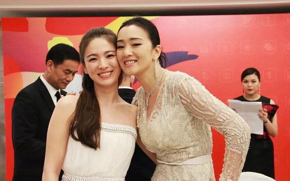 Những lần Song Hye Kyo chung khung h&igrave;nh với mỹ nh&acirc;n Cbiz: Lấn &aacute;t Triệu Vy nhưng lại thua Chương Tử Di, Ch&acirc;u Tấn- Ảnh 6.
