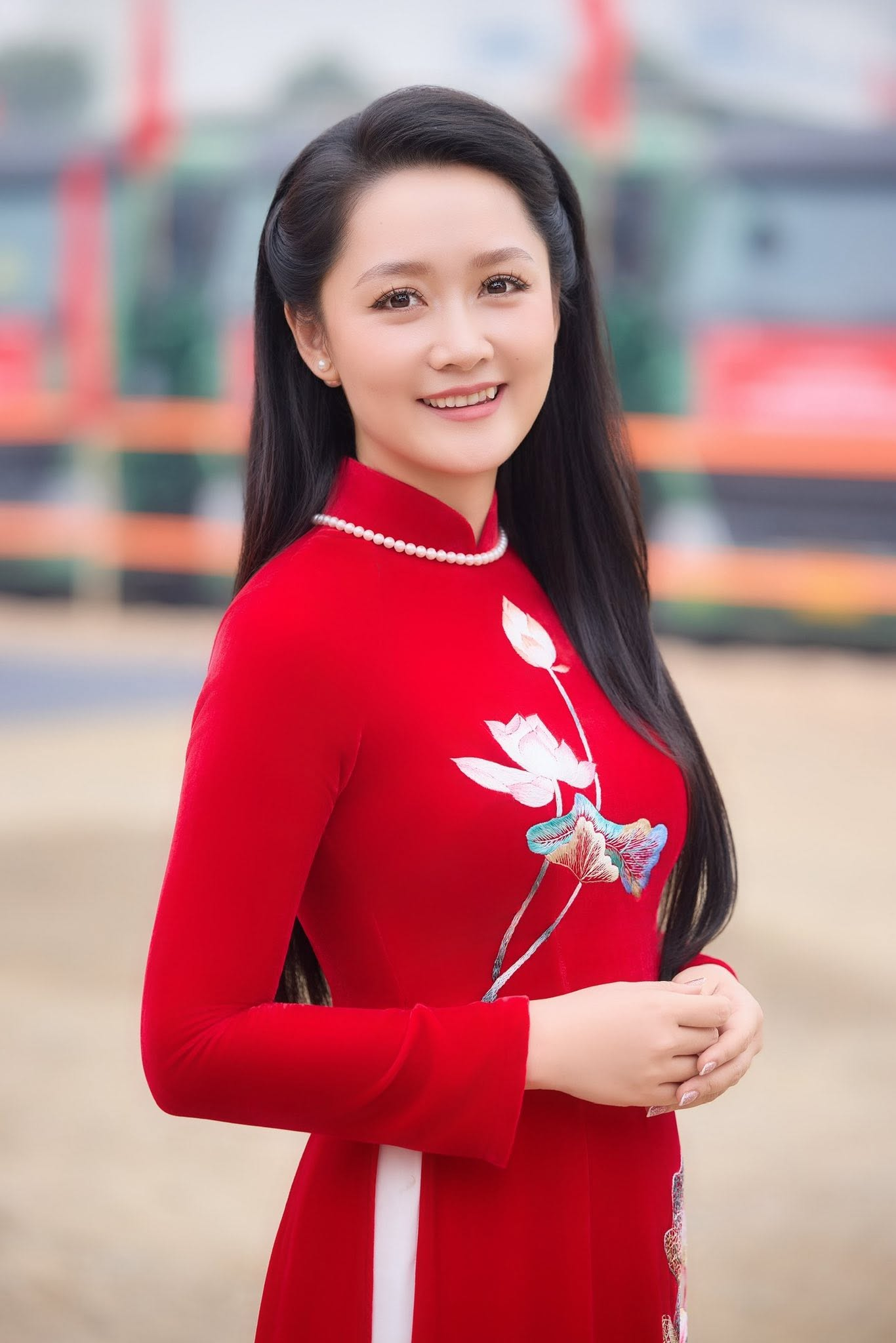 Thủ khoa SN 1988 từng l&agrave; BTV trẻ nhất l&ecirc;n s&oacute;ng Thời sự 19h - Ảnh 1.