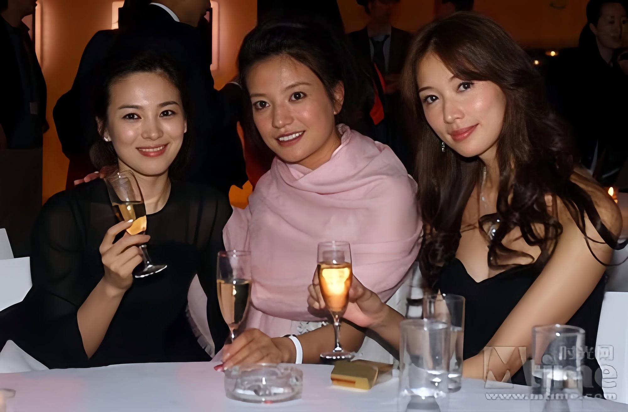 Những lần Song Hye Kyo chung khung h&igrave;nh với mỹ nh&acirc;n Cbiz: Lấn &aacute;t Triệu Vy nhưng lại thua Chương Tử Di, Ch&acirc;u Tấn- Ảnh 8.