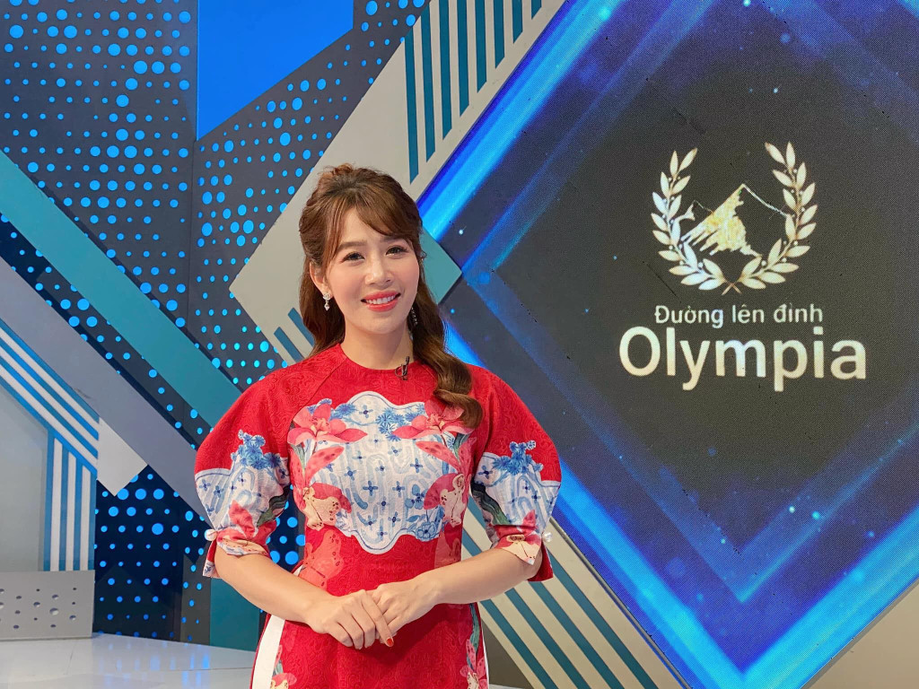 MC từng dẫn Đường Lên Đỉnh Olympia là Thủ khoa Đại học, giờ giữ vai trò quan trọng tại VTV, cùng con gái du lịch khắp thế giới - Ảnh 1.