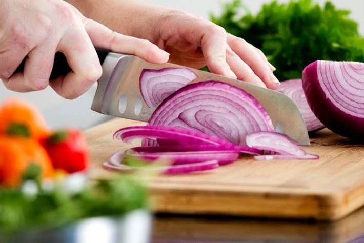 Ăn h&agrave;nh t&acirc;y sống mỗi ng&agrave;y để ph&ograve;ng bệnh, người đ&agrave;n &ocirc;ng 45 tuổi bất ngờ khi đi kh&aacute;m - Ảnh 1.