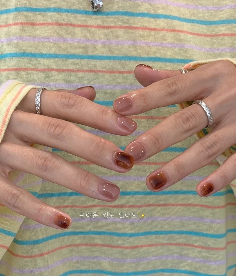 Móng gel trong kiểu Hàn: Xu hướng nail thu đông 2026 đẹp lâu, không sợ lộ móng mọc- Ảnh 4.