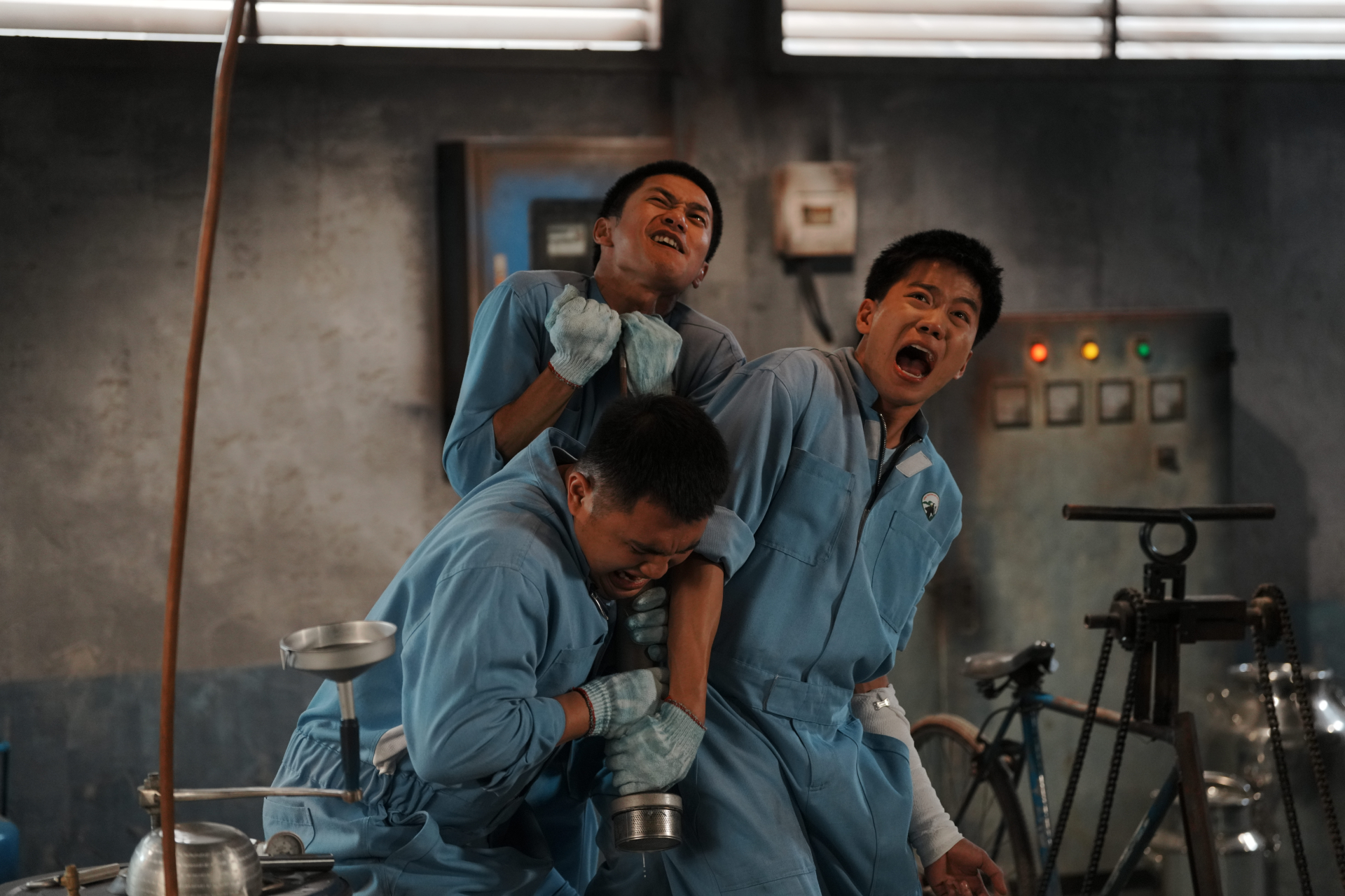 Ch&agrave;ng trai số hưởng nhất Vbiz đ&acirc;y rồi: Cả Hoa hậu lẫn Triệu Lệ Dĩnh Việt Nam si m&ecirc;, biết chọn ai b&acirc;y giờ?- Ảnh 1.