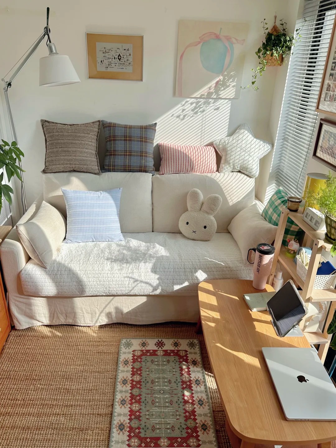 Qua thời &ldquo;đi ở thu&ecirc; c&oacute; g&igrave; d&ugrave;ng nấy&rdquo;, hội ở thu&ecirc; d&agrave;i hạn chi 30 - 70 triệu mua sofa, đ&egrave;n ch&ugrave;m: Ai n&oacute;i ph&iacute; tiền l&agrave; chưa thử!- Ảnh 1.