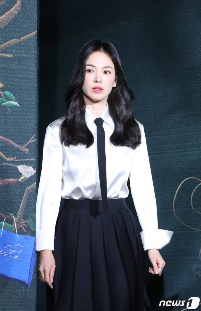 Vì sao Song Hye Kyo mặc áo sơ mi đẹp đến vậy? - Ảnh 2.