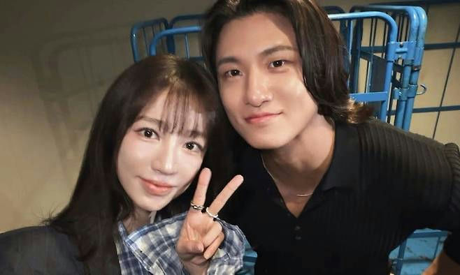 Th&aacute;i tử phi Yoon Eun Hye hẹn h&ograve; "hồng h&agrave;i nhi" k&eacute;m 11 tuổi?- Ảnh 1.