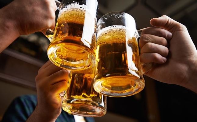 Người phụ nữ 54 tuổi tử vong giữa đ&ecirc;m, b&aacute;c sĩ cảnh b&aacute;o  2 loại nước quen thuộc - Ảnh 2.