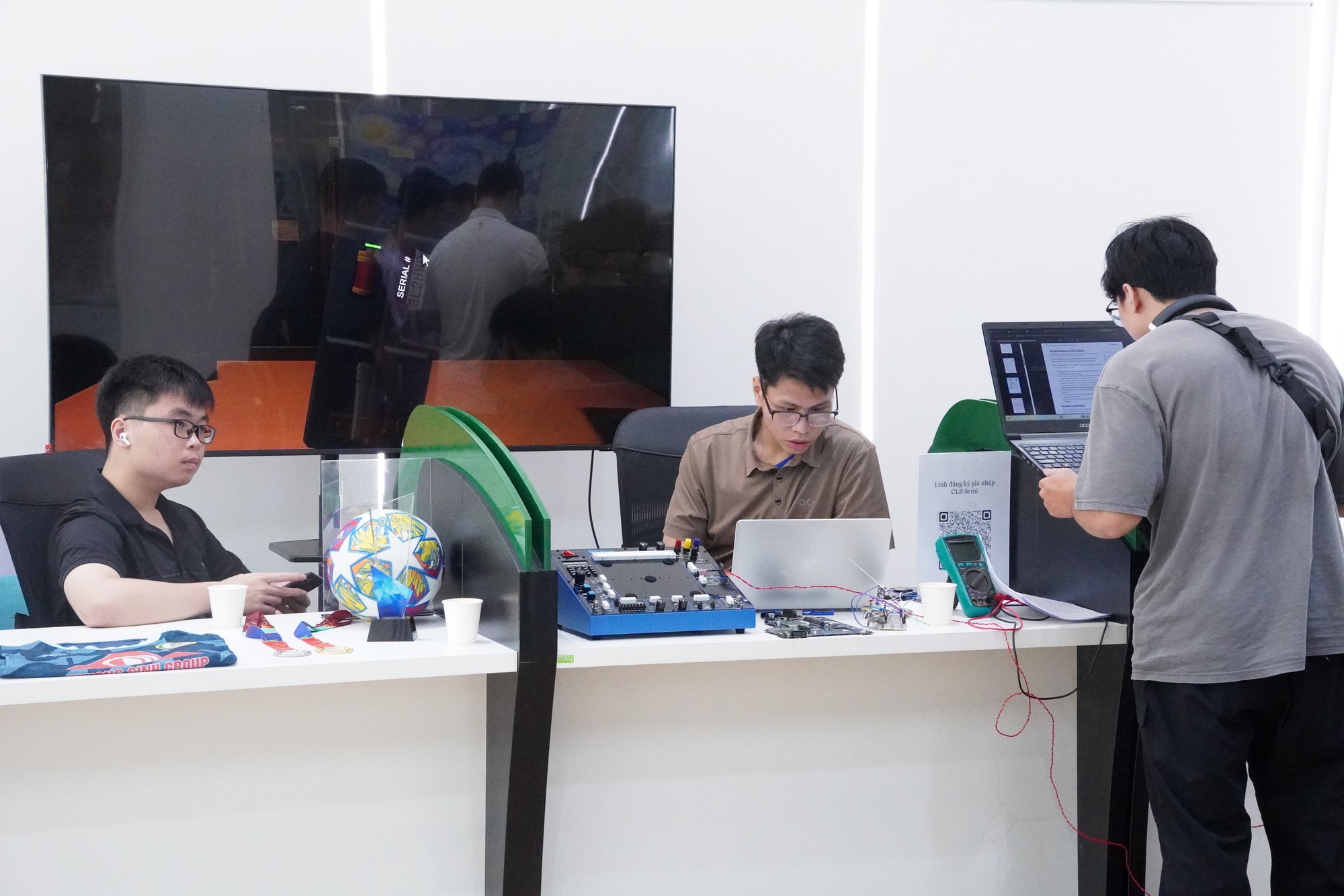 Trước khi chọn ng&agrave;nh b&aacute;n dẫn, học sinh THPT n&ecirc;n trả lời 5 c&acirc;u hỏi n&agrave;y - Ảnh 1.