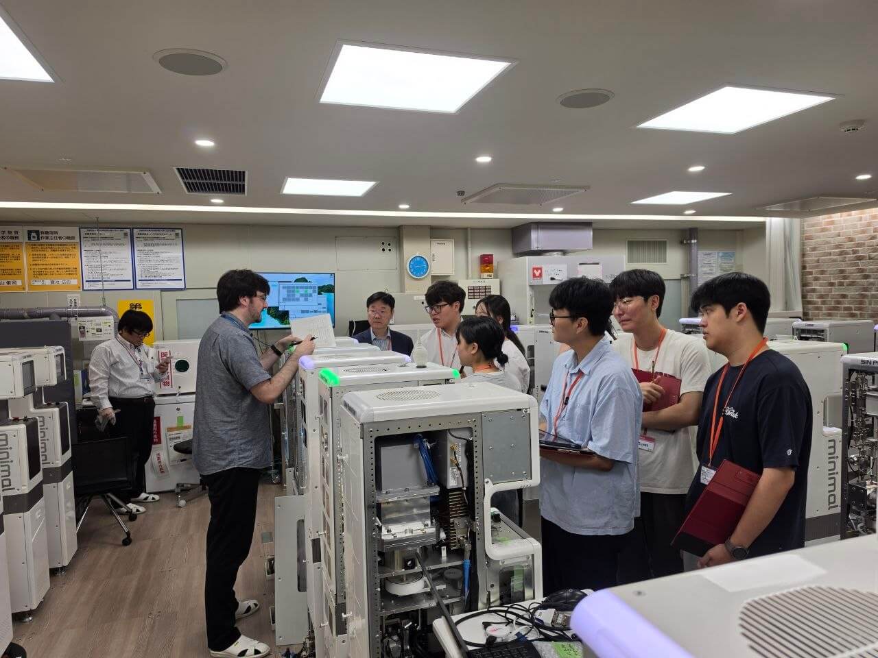 Trước khi chọn ng&agrave;nh b&aacute;n dẫn, học sinh THPT n&ecirc;n trả lời 5 c&acirc;u hỏi n&agrave;y - Ảnh 2.