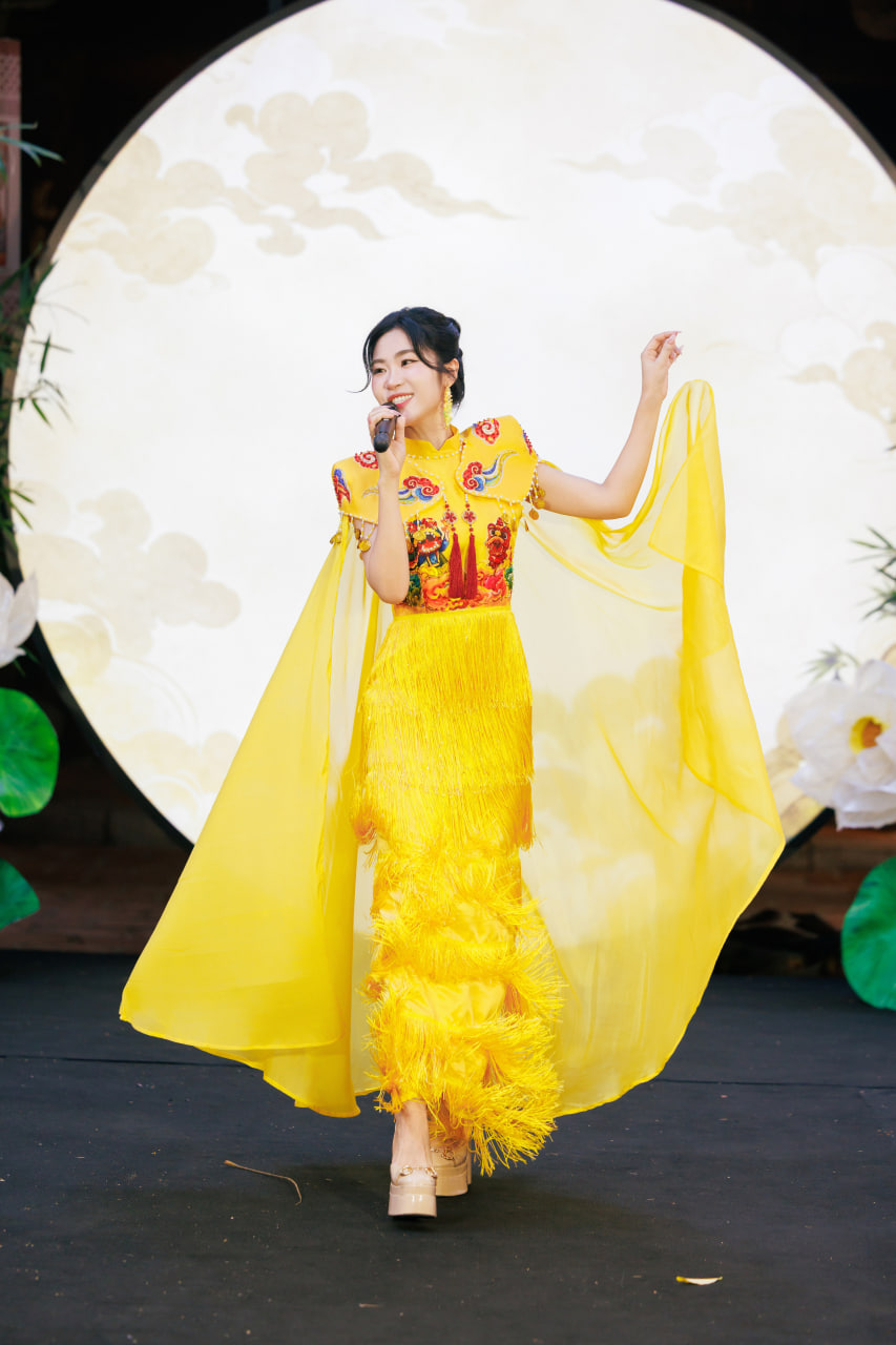 Fashion Show &ldquo;Rằm Rộ&rdquo;: Khi Sắc M&agrave;u Trung Thu Việt Bước L&ecirc;n S&agrave;n Diễn- Ảnh 4.