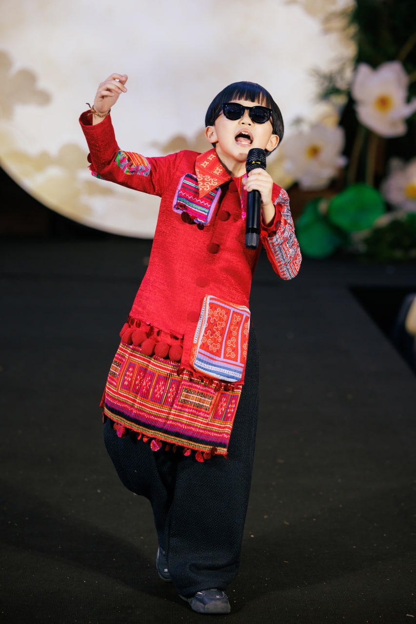 Fashion Show &ldquo;Rằm Rộ&rdquo;: Khi Sắc M&agrave;u Trung Thu Việt Bước L&ecirc;n S&agrave;n Diễn- Ảnh 10.