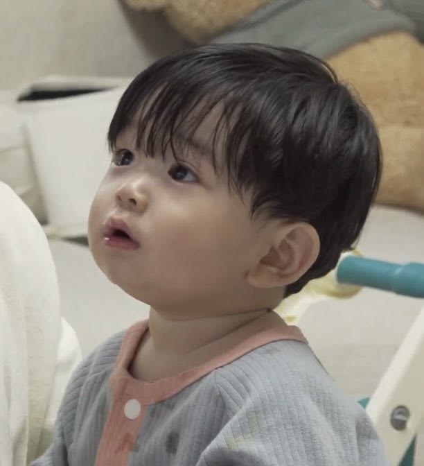 Những em bé được ông bà khen “may mắn” thường có 5 đặc điểm này- Ảnh 1.