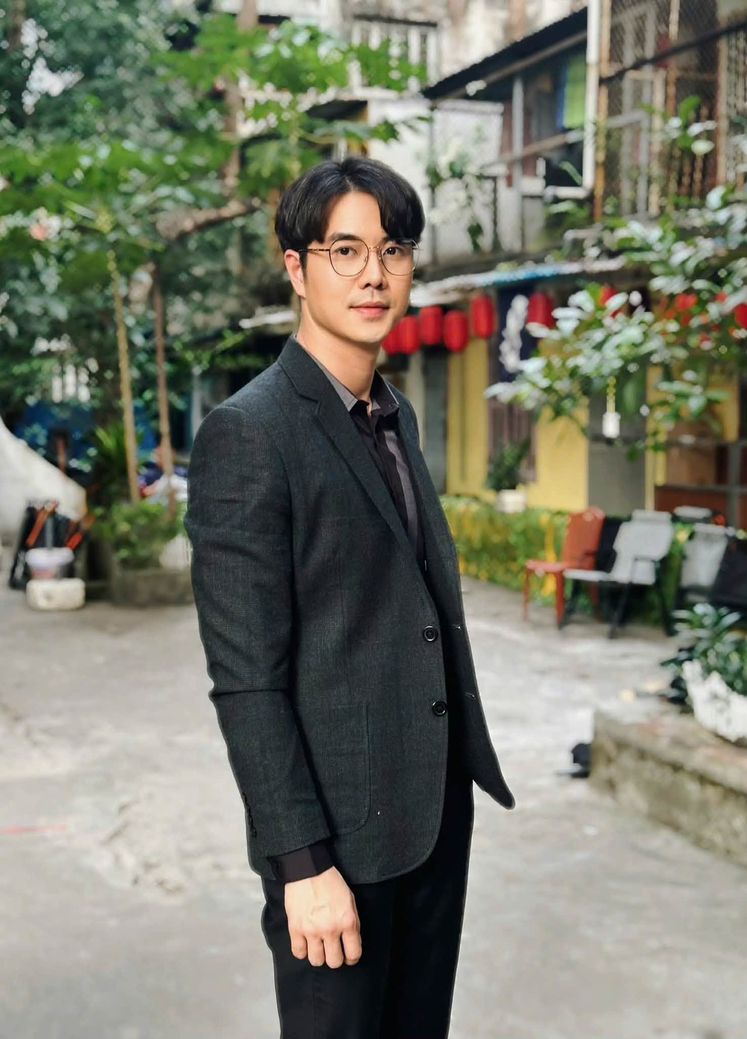 Nam diễn vi&ecirc;n VTV từng nghỉ học, chạy xe tải, l&agrave;m đồng n&aacute;t: Giờ l&agrave; chồng của MC c&oacute; nụ cười đẹp nhất nh&agrave; đ&agrave;i- Ảnh 3.