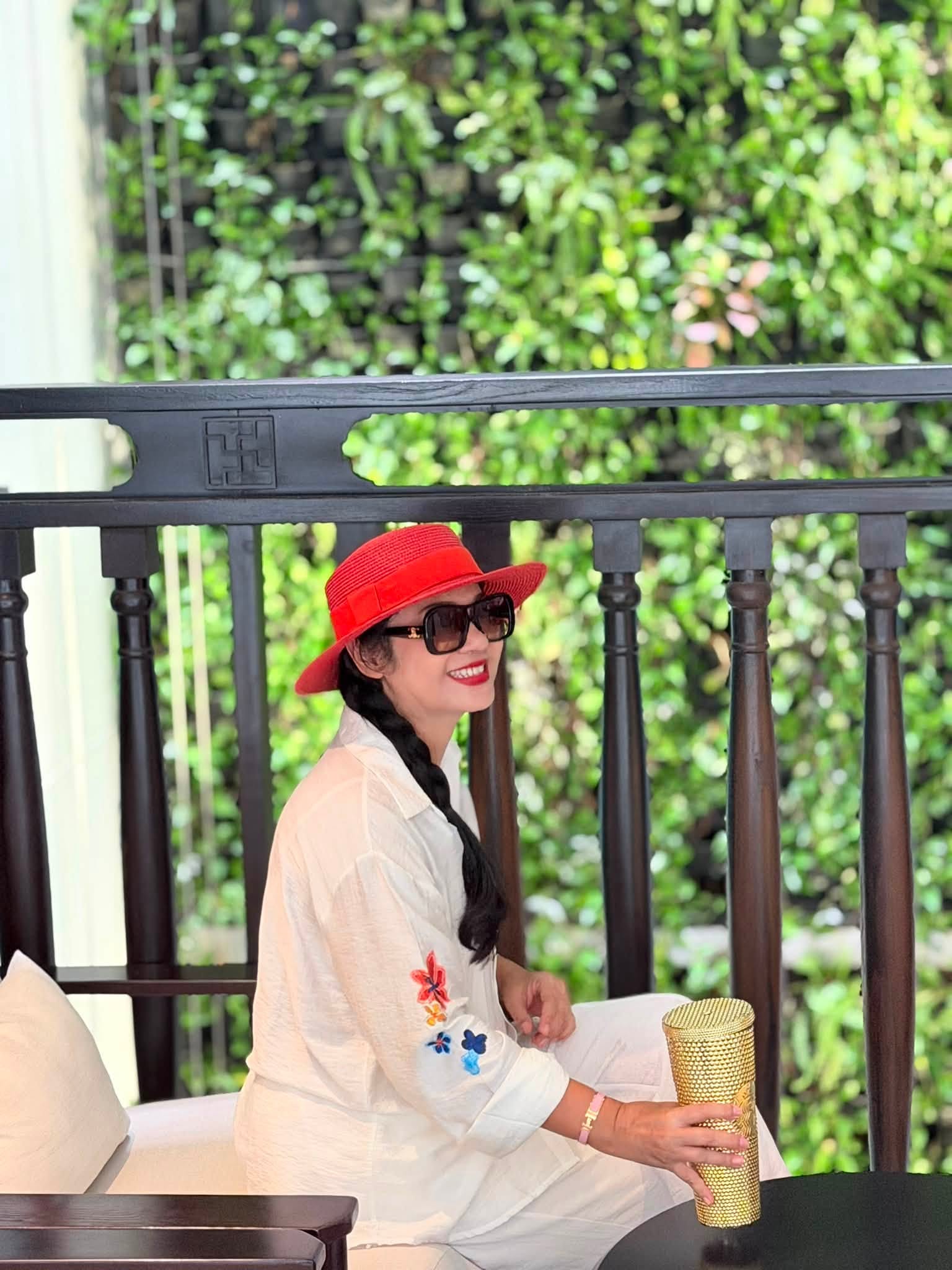 C&ocirc; b&eacute; gặt đậu phộng phụ mẹ lớn l&ecirc;n th&agrave;nh mỹ nh&acirc;n tuyệt sắc, m&agrave;n ảnh Việt phải chao đảo theo- Ảnh 9.