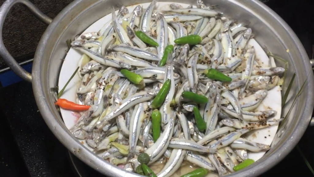 1 loại rau được Mỹ đ&aacute;nh gi&aacute; &iacute;t ngậm thuốc trừ s&acirc;u bậc nhất: Trồng th&ugrave;ng xốp cũng lớn, thu đ&ocirc;ng chợ Việt b&aacute;n la liệt - Ảnh 4.