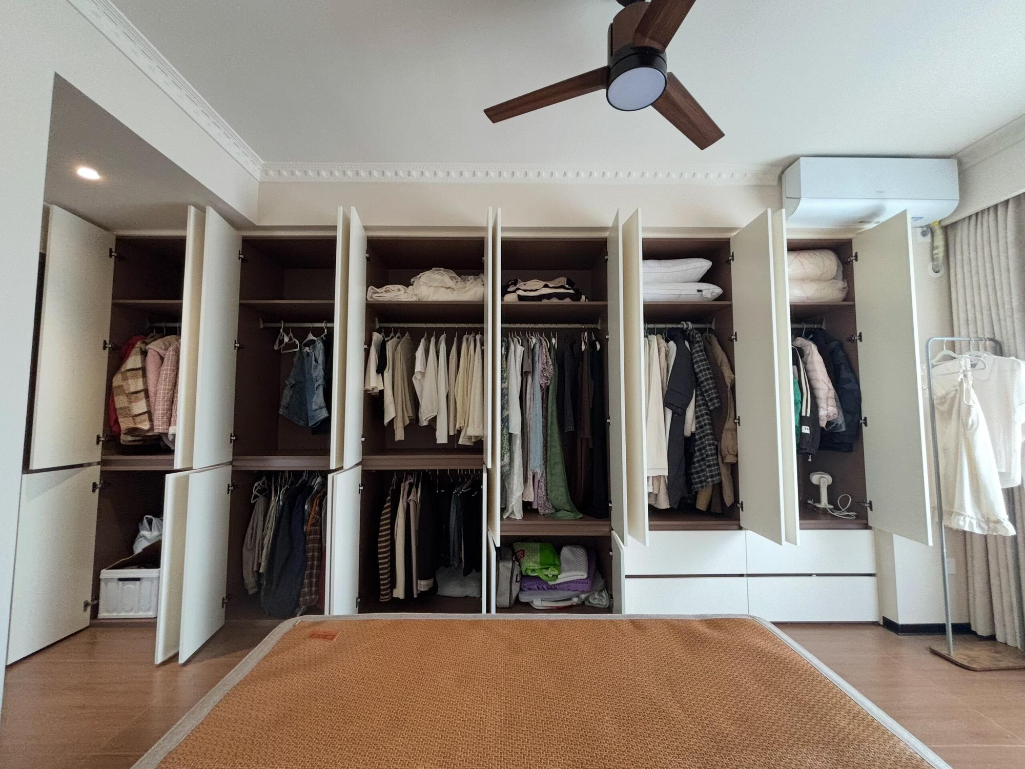 Sau 2 năm ở mới thấy 6 kiểu tủ n&agrave;y đ&aacute;ng tiền đến mức n&agrave;o: Kh&ocirc;ng cần đ&oacute;ng nhiều, sức chứa vẫn c&oacute; thể tăng gấp đ&ocirc;i - Ảnh 6.