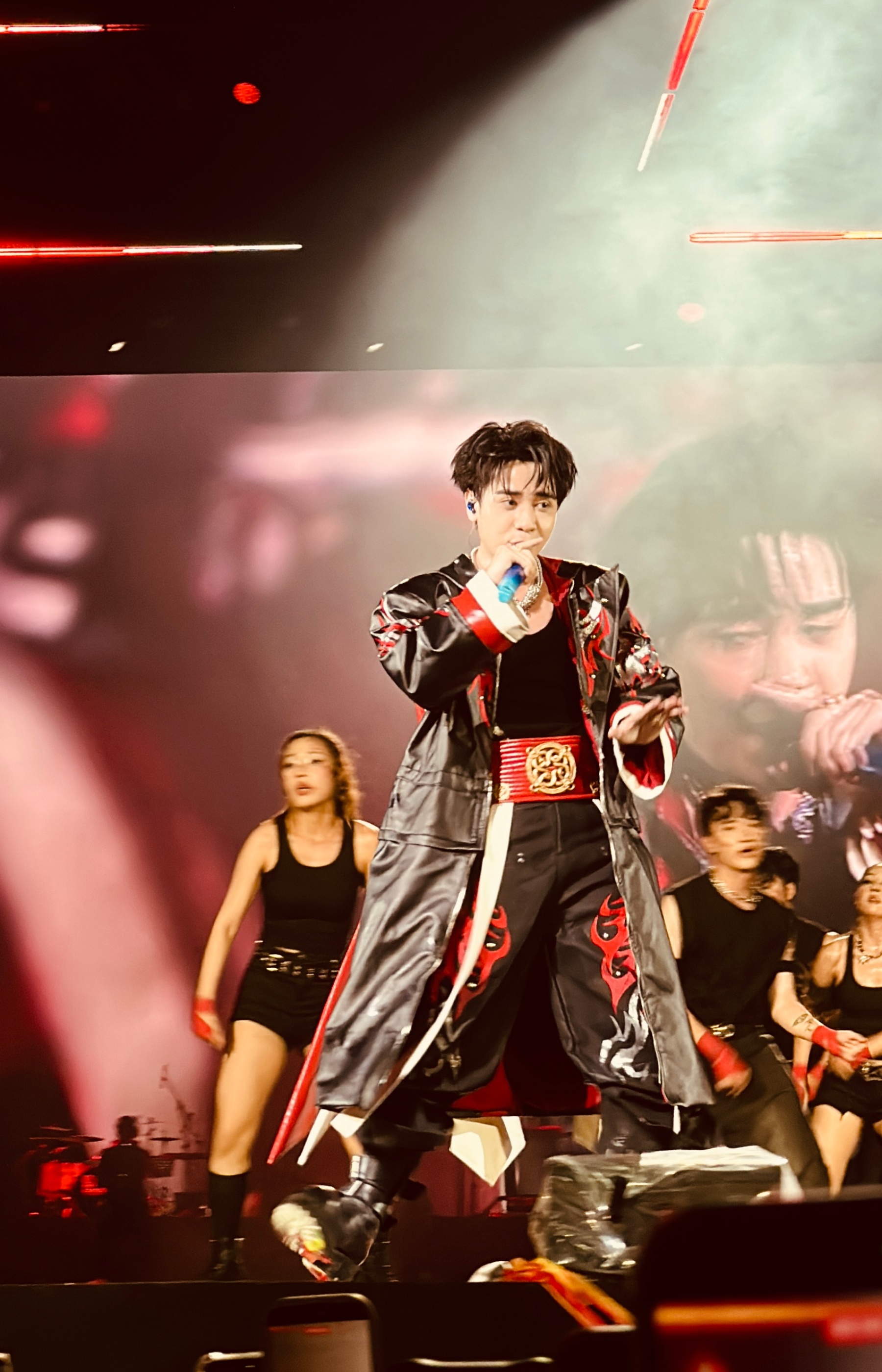 Quang Hùng MasterD mang hẳn võ đài MMA “đốt cháy” SAO Concert, loạt hit khiến fan đứng ngồi không yên!- Ảnh 3.