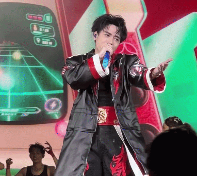 Quang Hùng MasterD mang hẳn võ đài MMA “đốt cháy” SAO Concert, loạt hit khiến fan đứng ngồi không yên!- Ảnh 4.