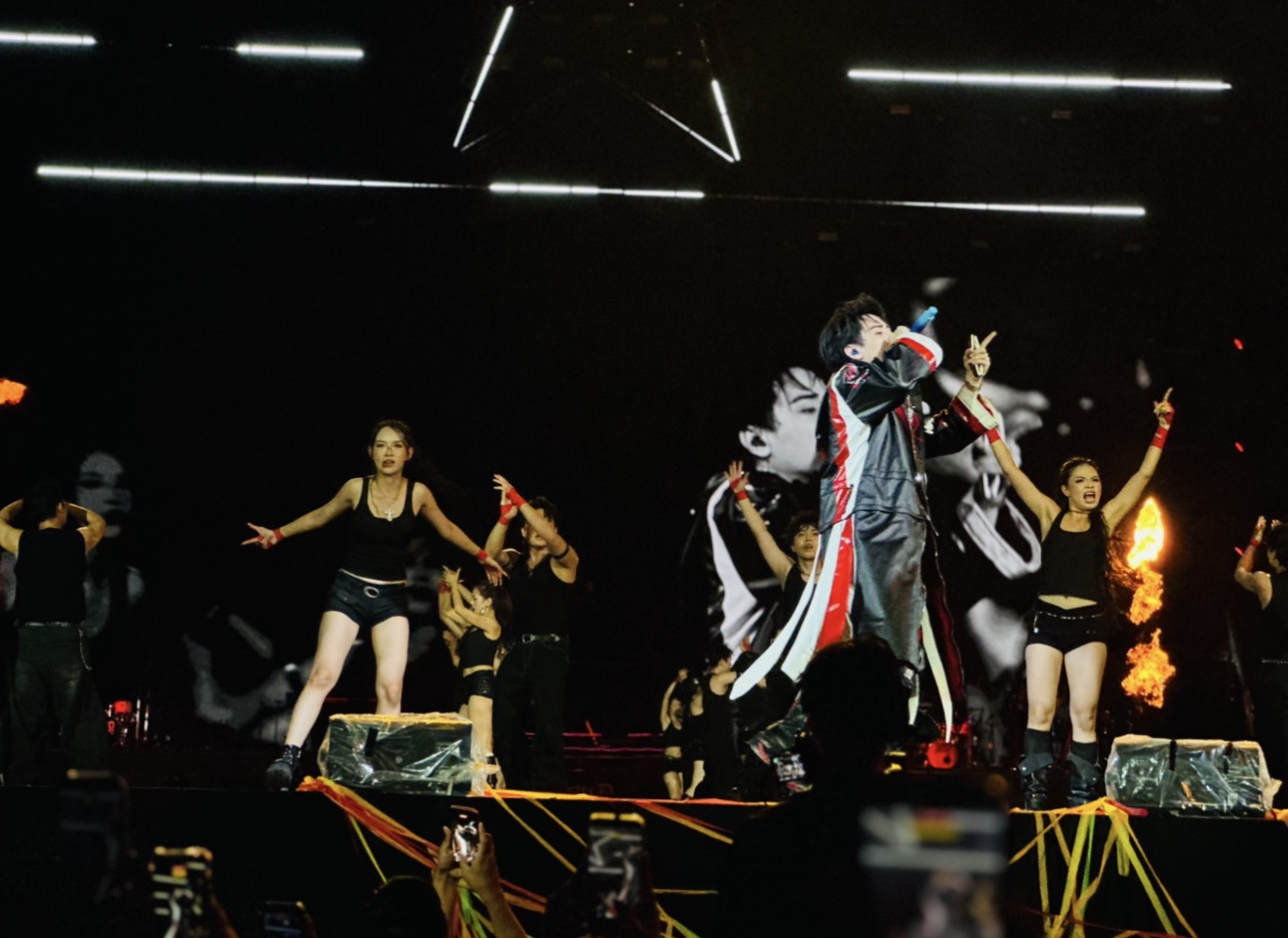 Quang Hùng MasterD mang hẳn võ đài MMA “đốt cháy” SAO Concert, loạt hit khiến fan đứng ngồi không yên!- Ảnh 6.