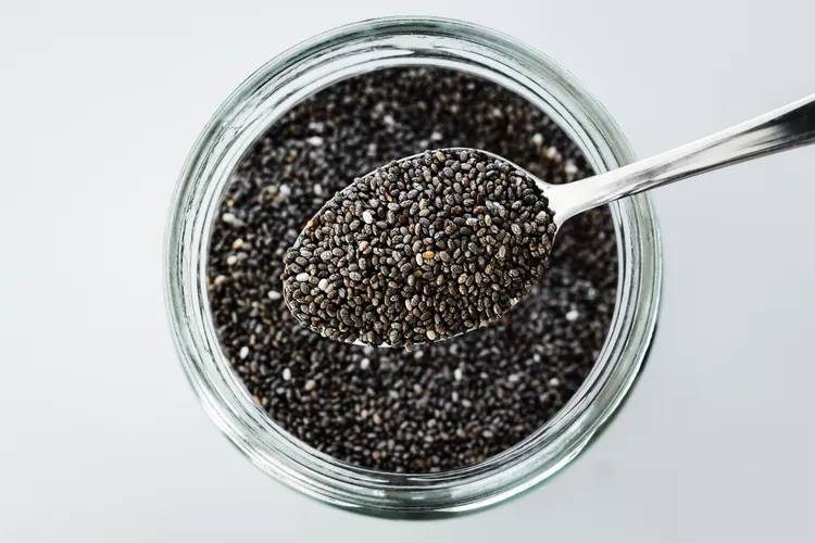 15 thực phẩm gi&agrave;u omega-3 hơn quả &oacute;c ch&oacute;: Kh&ocirc;ng chỉ c&oacute; c&aacute; hồi, nhiều m&oacute;n quen thuộc cũng l&agrave; nguồn bổ sung tuyệt vời- Ảnh 2.