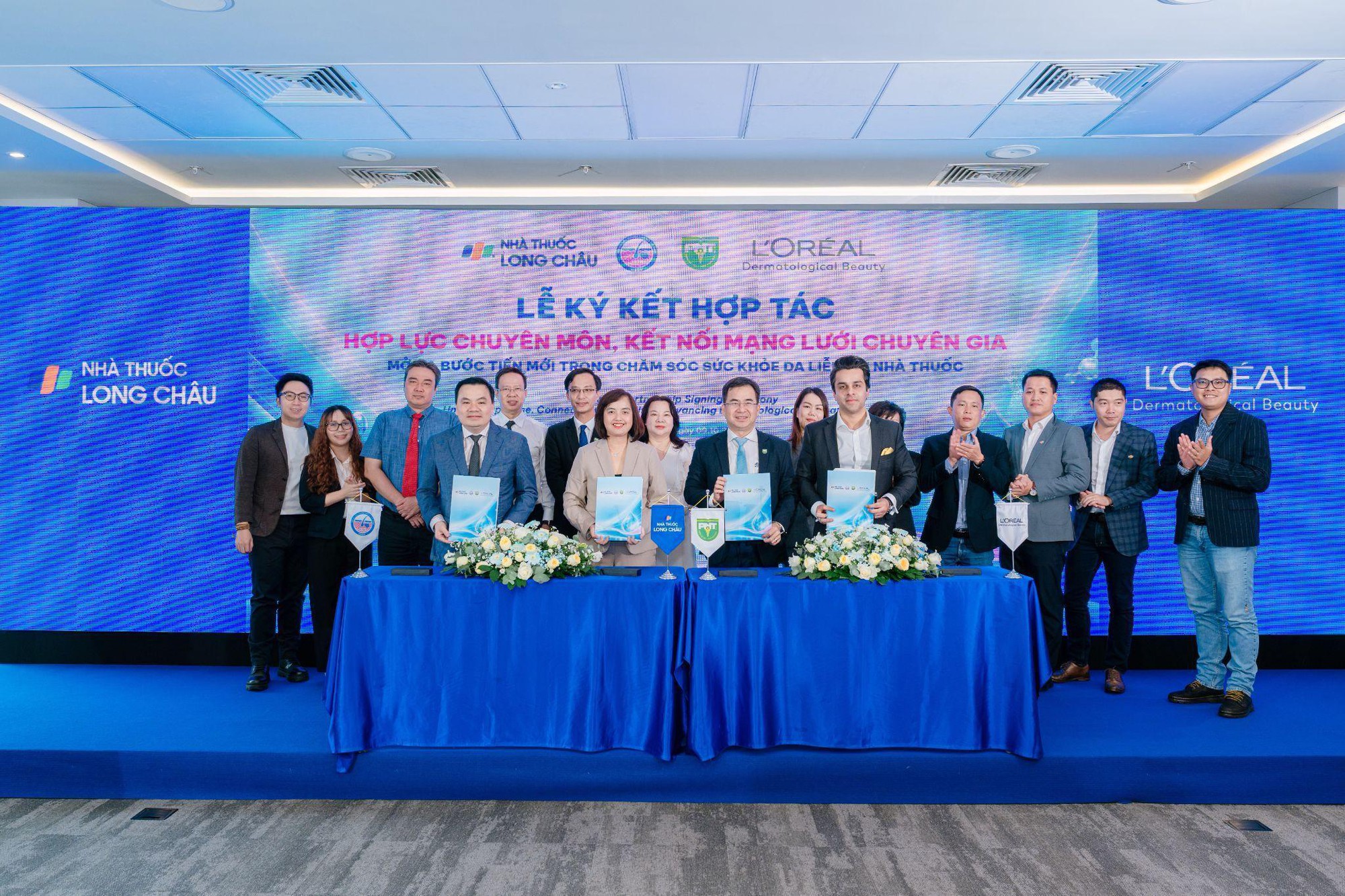 &rlm;Long Ch&acirc;u bắt tay Hội Da liễu TP.HCM, Trường ĐH Y khoa Phạm Ngọc Thạch v&agrave; L&rsquo;Or&eacute;al (Ph&aacute;p), mở rộng mạng lưới chăm s&oacute;c sức khỏe da liễu cộng đồng&rlm;         &rlm; &rlm; - Ảnh 1.