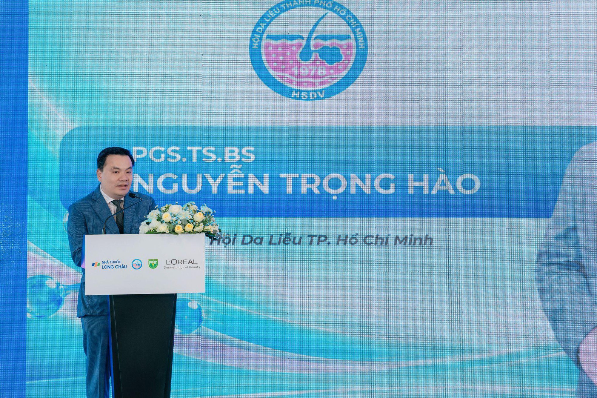 &rlm;Long Ch&acirc;u bắt tay Hội Da liễu TP.HCM, Trường ĐH Y khoa Phạm Ngọc Thạch v&agrave; L&rsquo;Or&eacute;al (Ph&aacute;p), mở rộng mạng lưới chăm s&oacute;c sức khỏe da liễu cộng đồng&rlm;         &rlm; &rlm; - Ảnh 2.