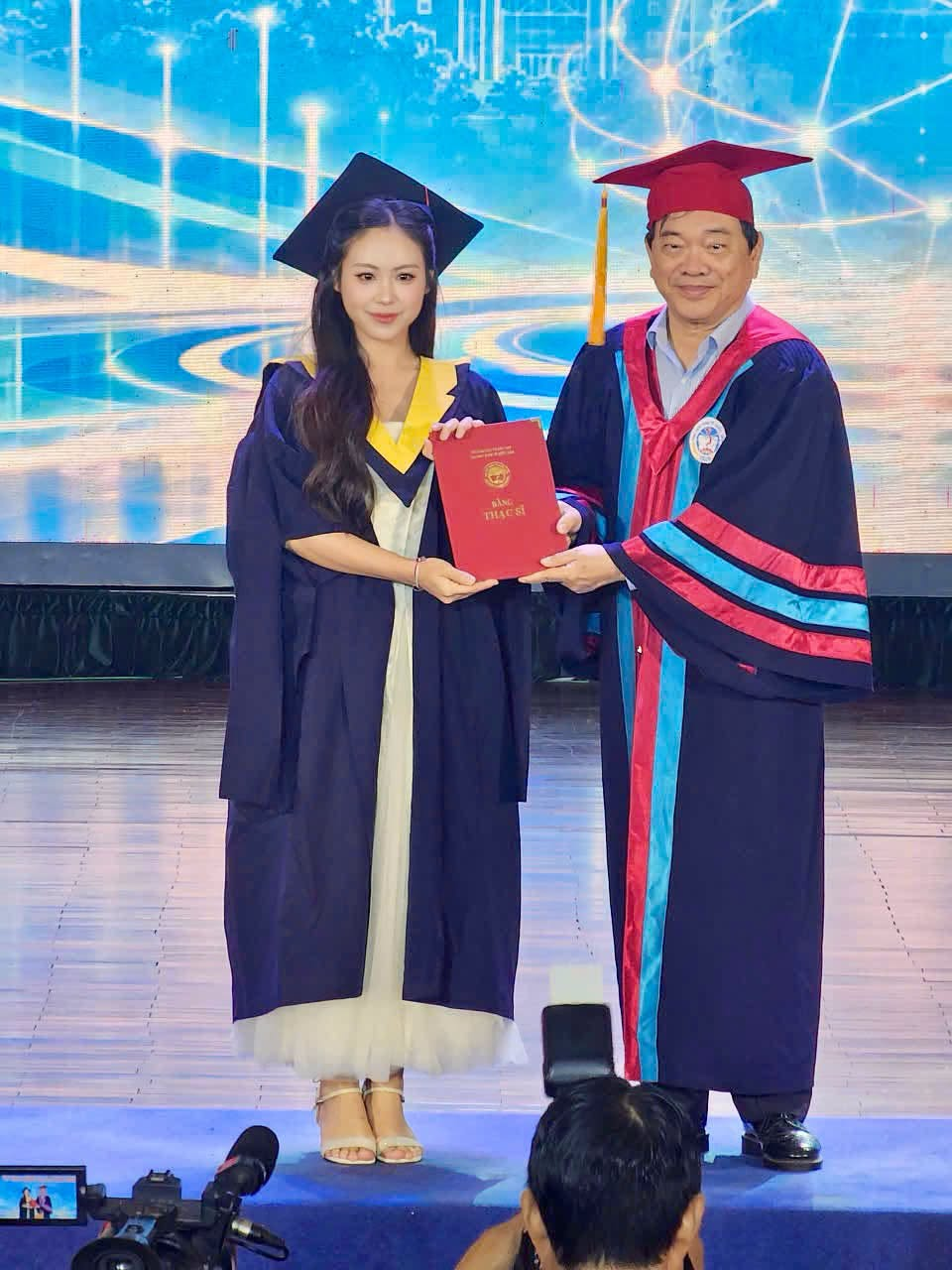 T&igrave;nh h&igrave;nh hiện tại của c&ocirc; g&aacute;i người L&agrave;o nổi tiếng nhất Việt Nam- Ảnh 1.