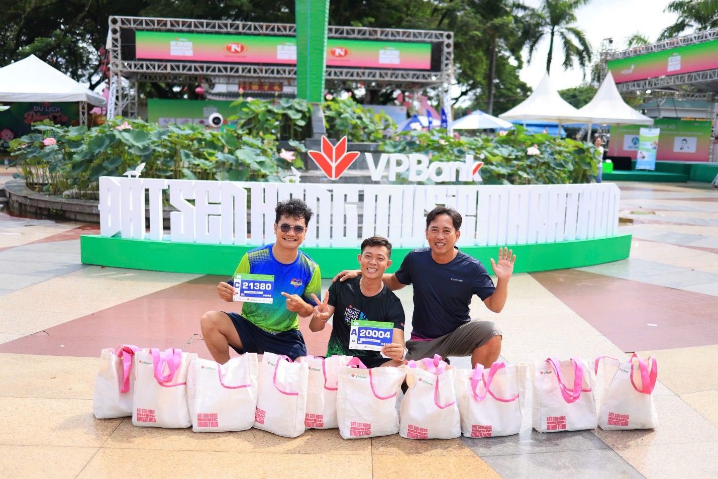 Đồng Th&aacute;p bước v&agrave;o m&ugrave;a hội, hơn 15.500 runner đổ về check- in VPBank Đất Sen Hồng Music Marathon 2026 - Ảnh 5.