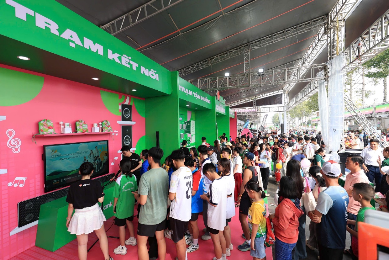 Đồng Th&aacute;p bước v&agrave;o m&ugrave;a hội, hơn 15.500 runner đổ về check- in VPBank Đất Sen Hồng Music Marathon 2026 - Ảnh 9.