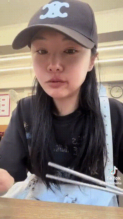 Kh&ocirc;ng thể nhận ra "nữ thần thanh xu&acirc;n" - Ảnh 2.