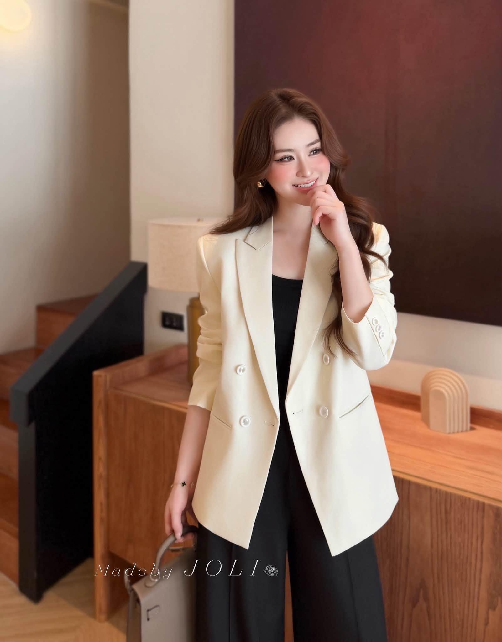 Cứ thu về là blazer lại lên ngôi: Dễ phối, thanh lịch, diện đi làm hay dạo phố đều đẹp miễn bàn- Ảnh 1.