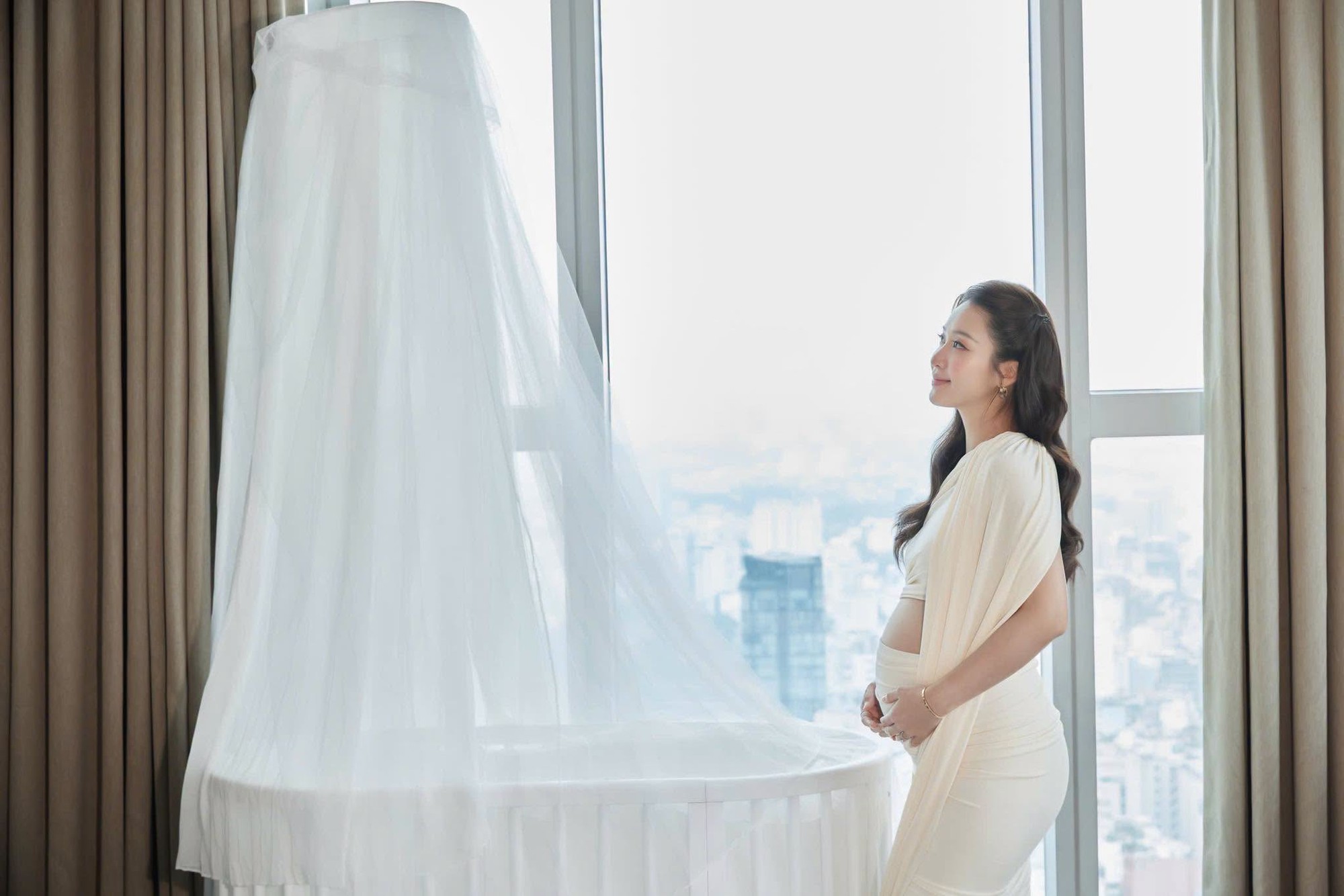 Sự tr&ugrave;ng hợp trong phim - ngo&agrave;i đời th&uacute; vị giữa Khả Ng&acirc;n v&agrave; Phương Oanh - Ảnh 2.