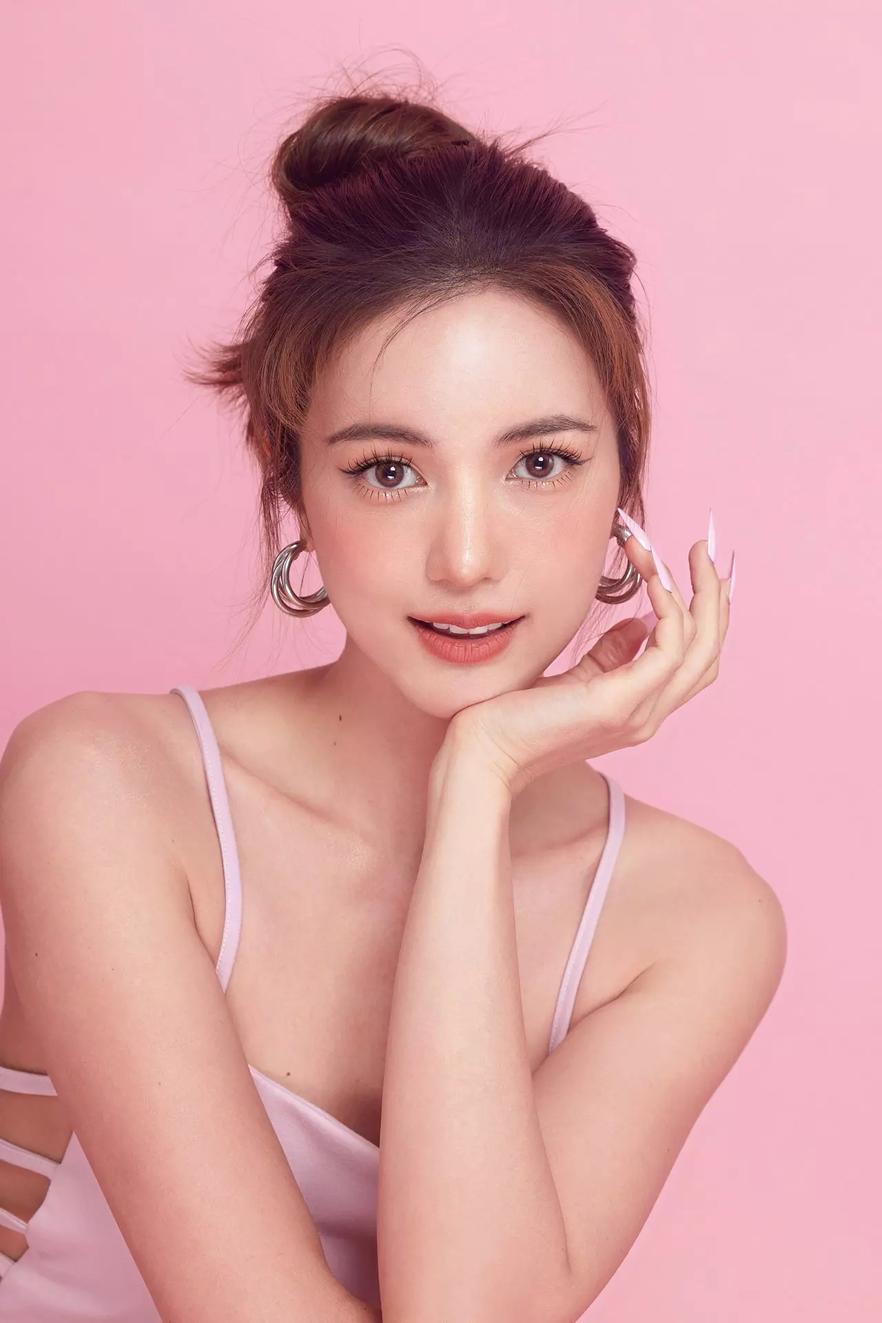 Ngọc nữ showbiz N. cưới thiếu gia ngh&igrave;n tỷ ng&agrave;nh ng&acirc;n h&agrave;ng trong th&aacute;ng 12, lộ hẳn clip c&ugrave;ng đ&agrave;ng trai đi ph&aacute;t thiệp mời- Ảnh 7.