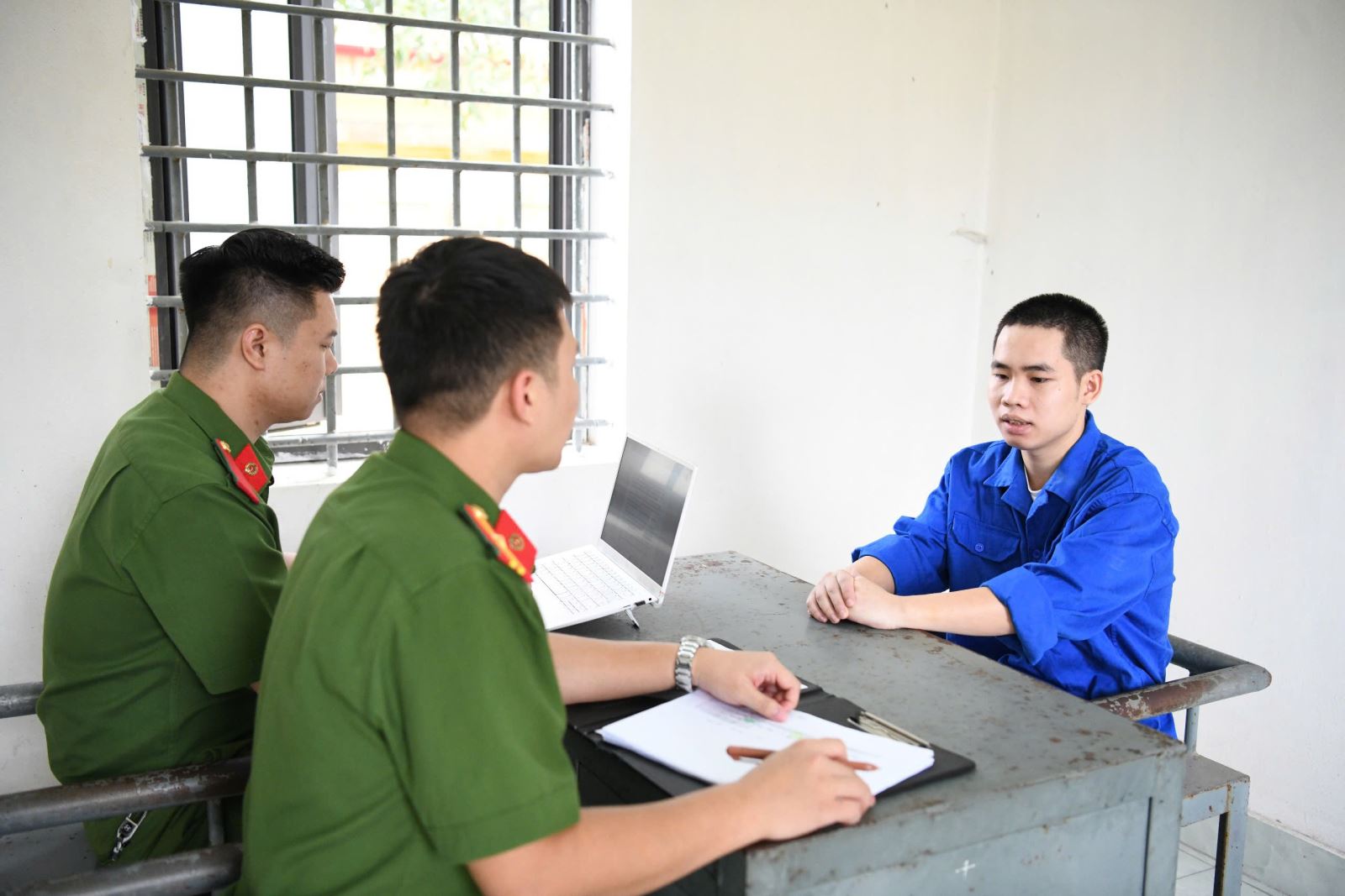 CA điều tra 117 tỷ đồng chuyển vào 3 tài khoản ngân hàng: Khám xét, khởi tố nhiều đối tượng- Ảnh 2.