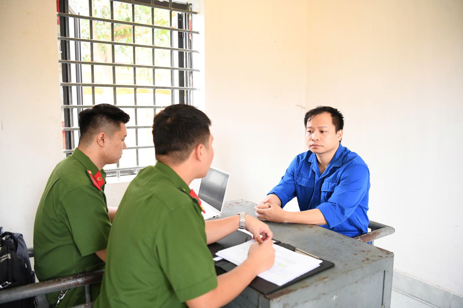 CA điều tra 117 tỷ đồng chuyển vào 3 tài khoản ngân hàng: Khám xét, khởi tố nhiều đối tượng- Ảnh 3.