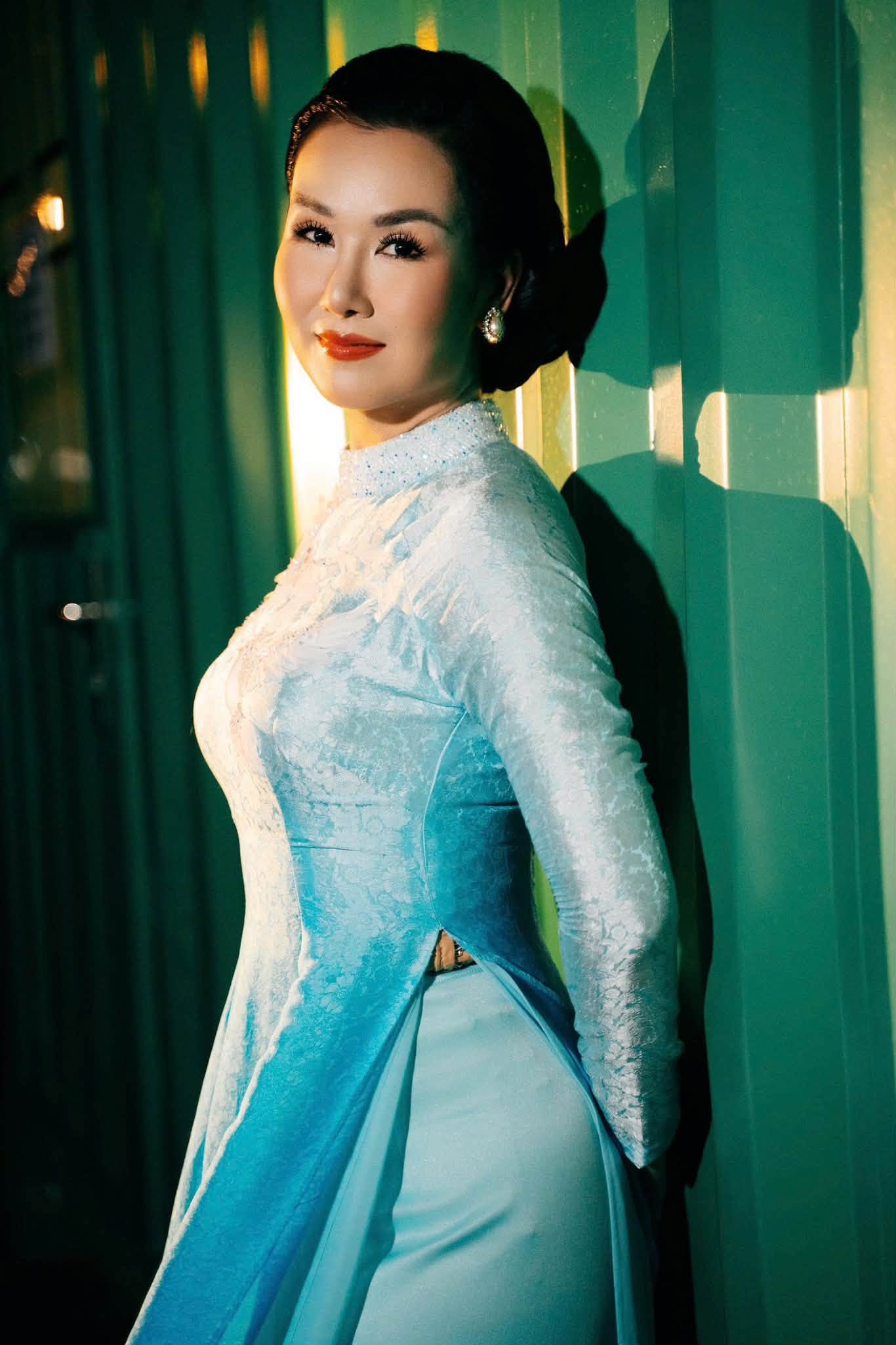 Giọng ca mới h&aacute;t nửa b&agrave;i đ&atilde; khiến d&acirc;n t&igrave;nh &ldquo;đọc vị&rdquo;, mẹ 2 con đắt show bậc nhất kh&ocirc;ng lẫn v&agrave;o đ&acirc;u- Ảnh 4.